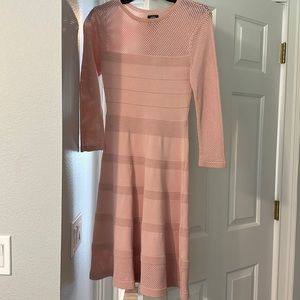 Size XS Vince Camuto pale pink dress